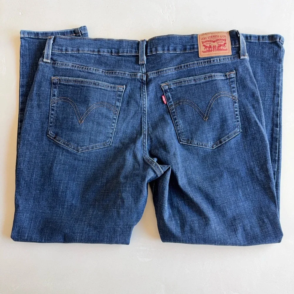 Levi’s Distressed Boyfriend Jeans 32